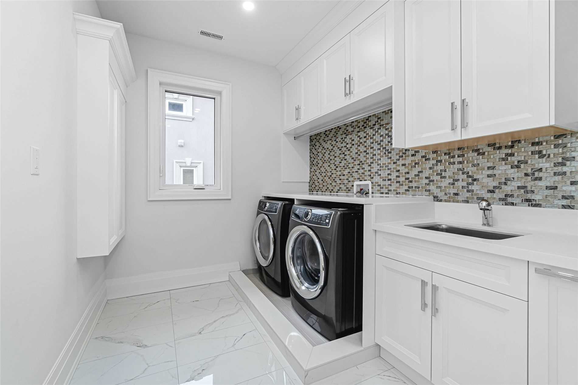 70 Langstaff Rd W