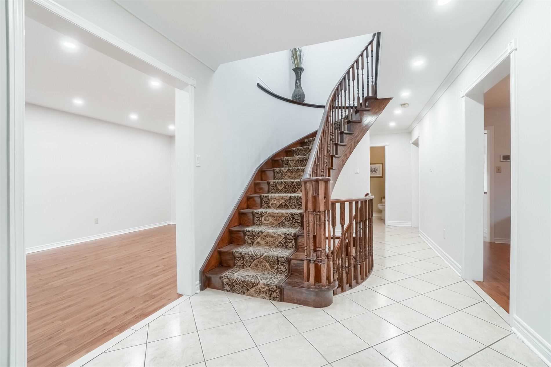 11 Mathewson St