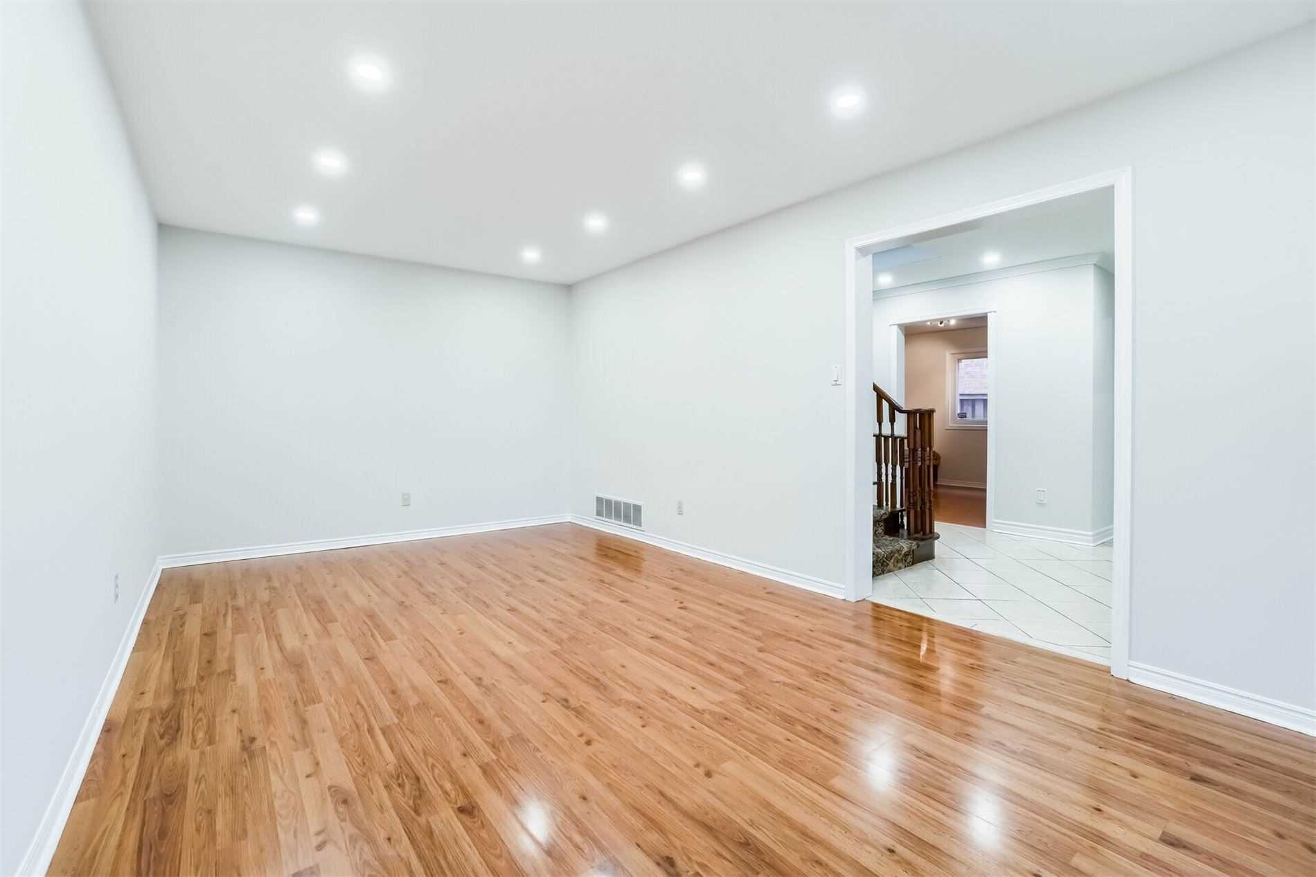 11 Mathewson St