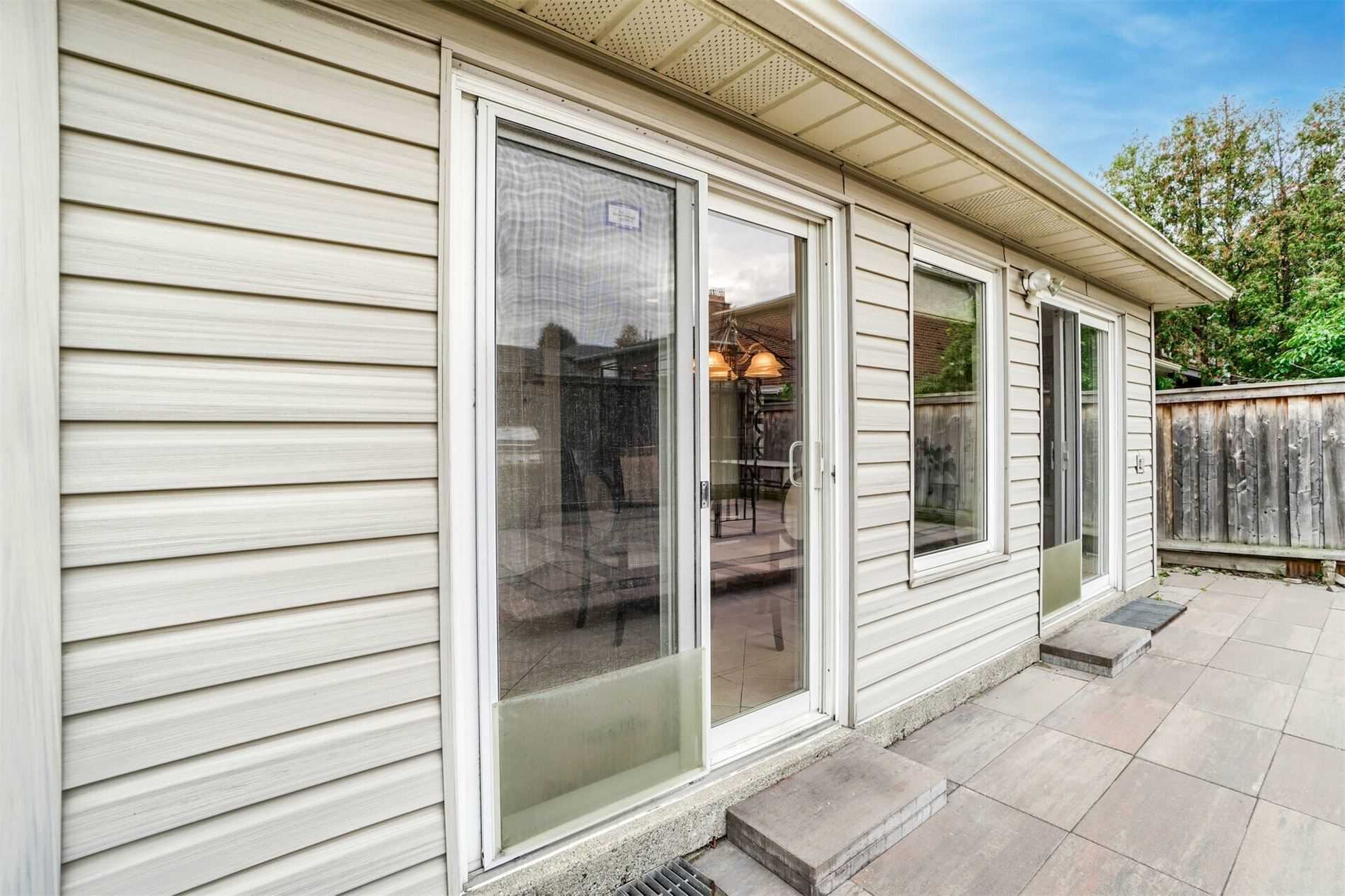 11 Mathewson St