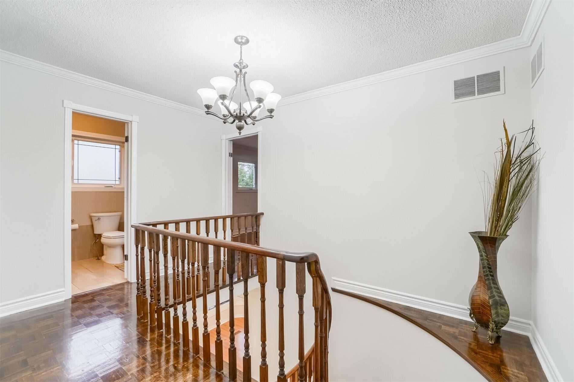 11 Mathewson St
