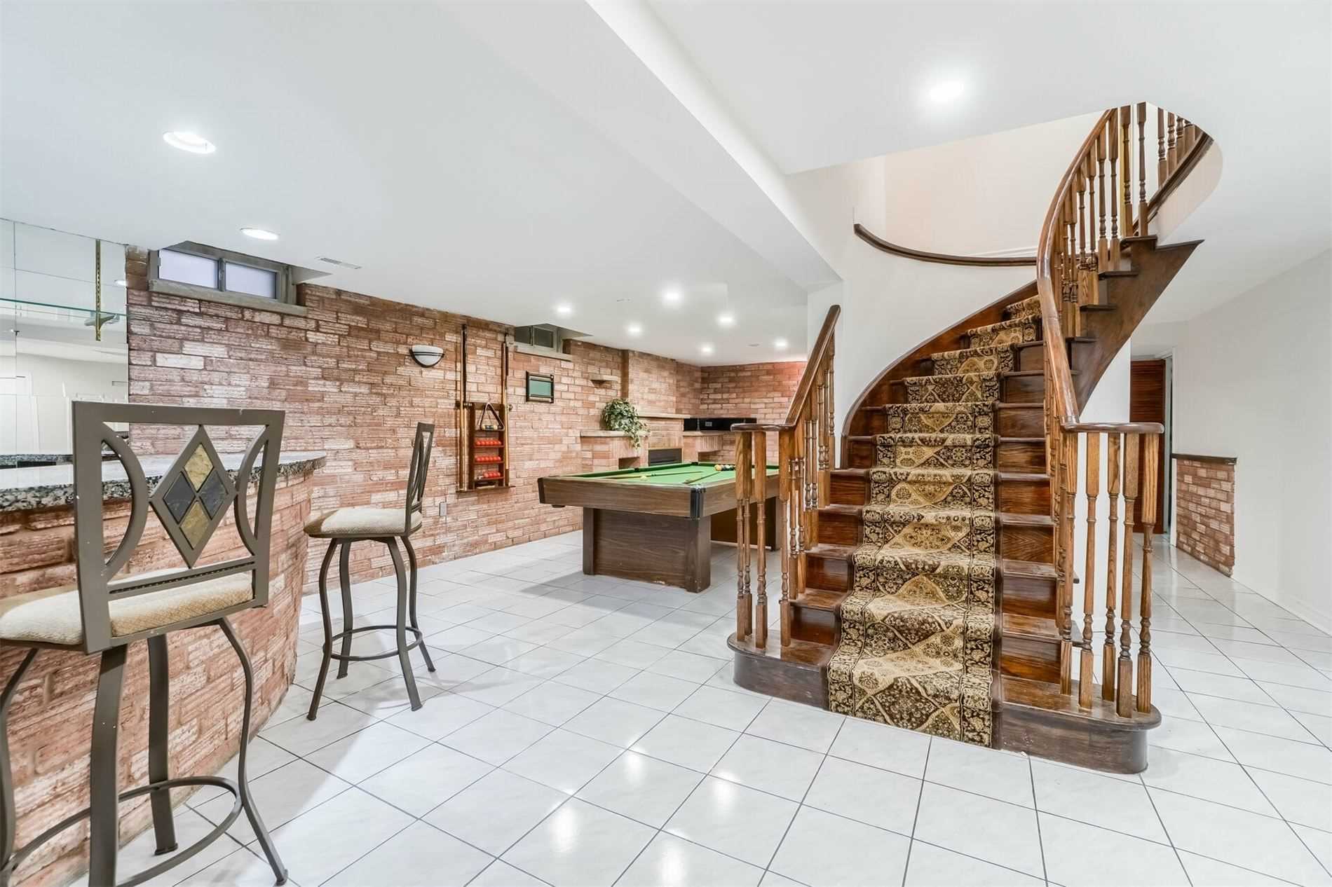 11 Mathewson St