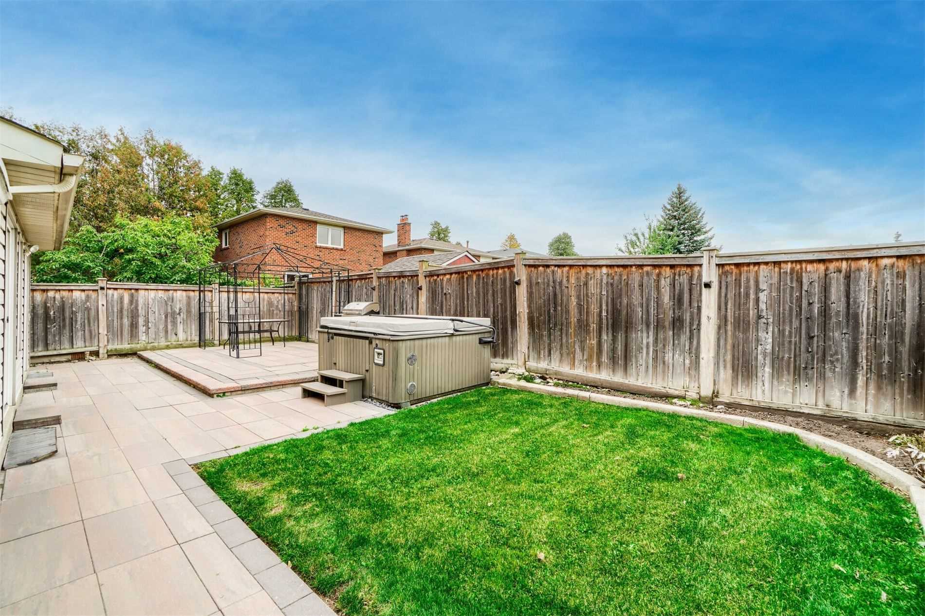 11 Mathewson St