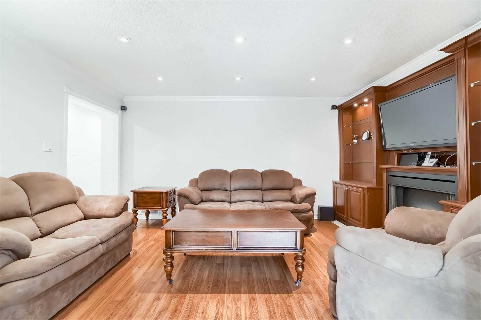 11 Mathewson St