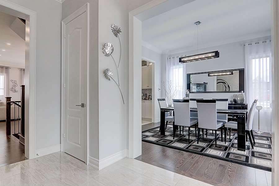 6 Ken Sinclair Crescent