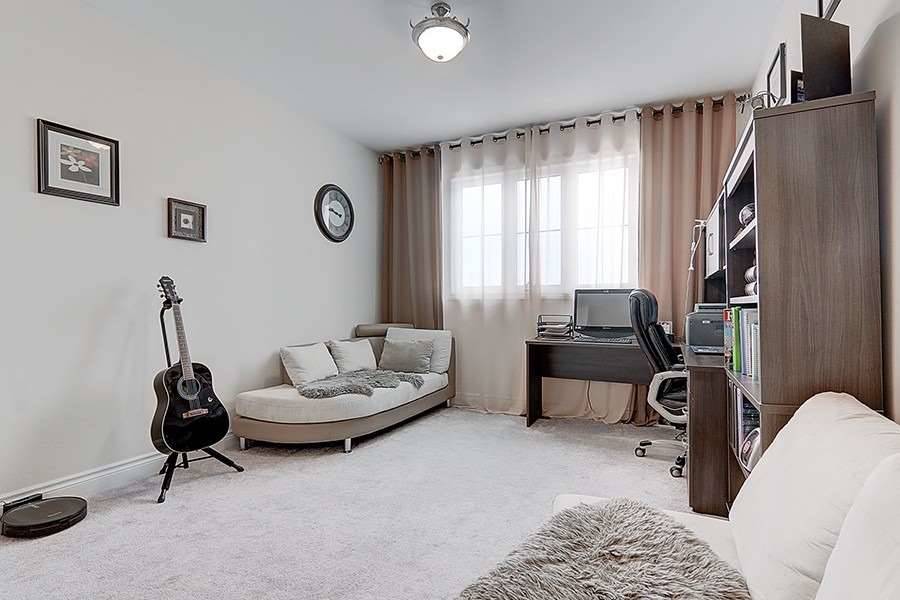 6 Ken Sinclair Crescent