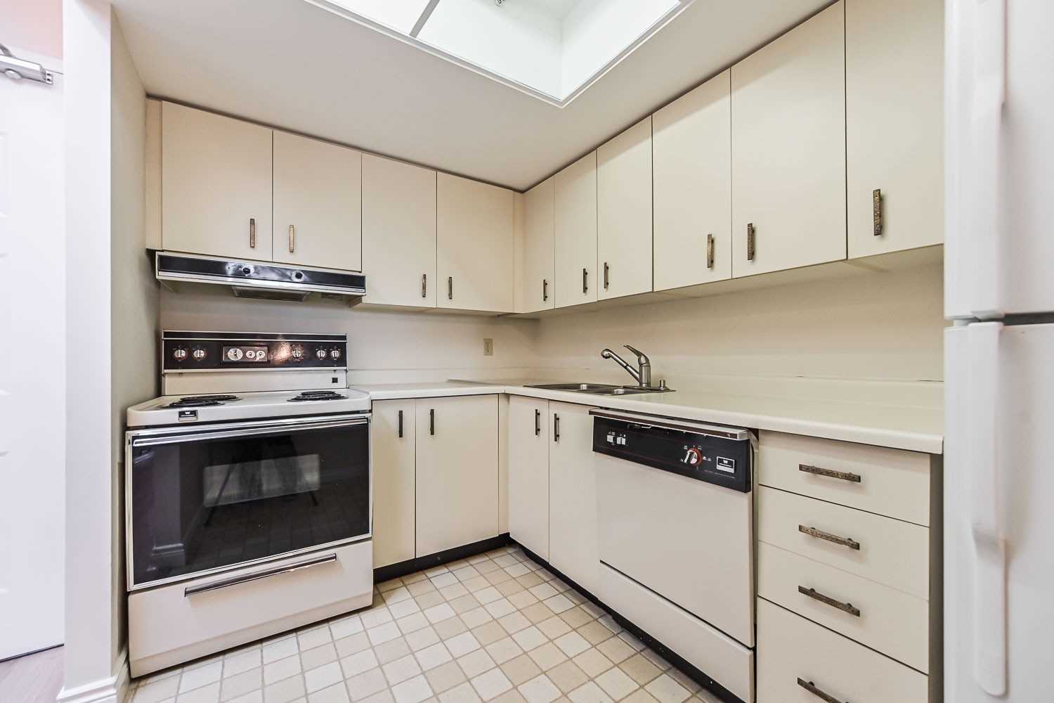 100 Anna Russell Way, #Ph19