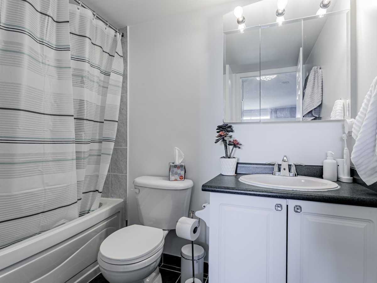 39 Oneida Crescent, #1115