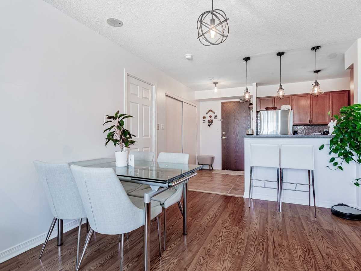39 Oneida Crescent, #1115