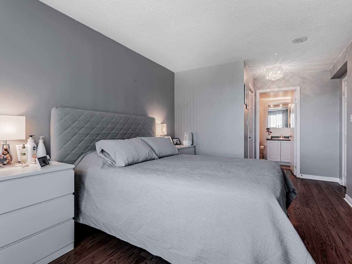 39 Oneida Crescent, #1115