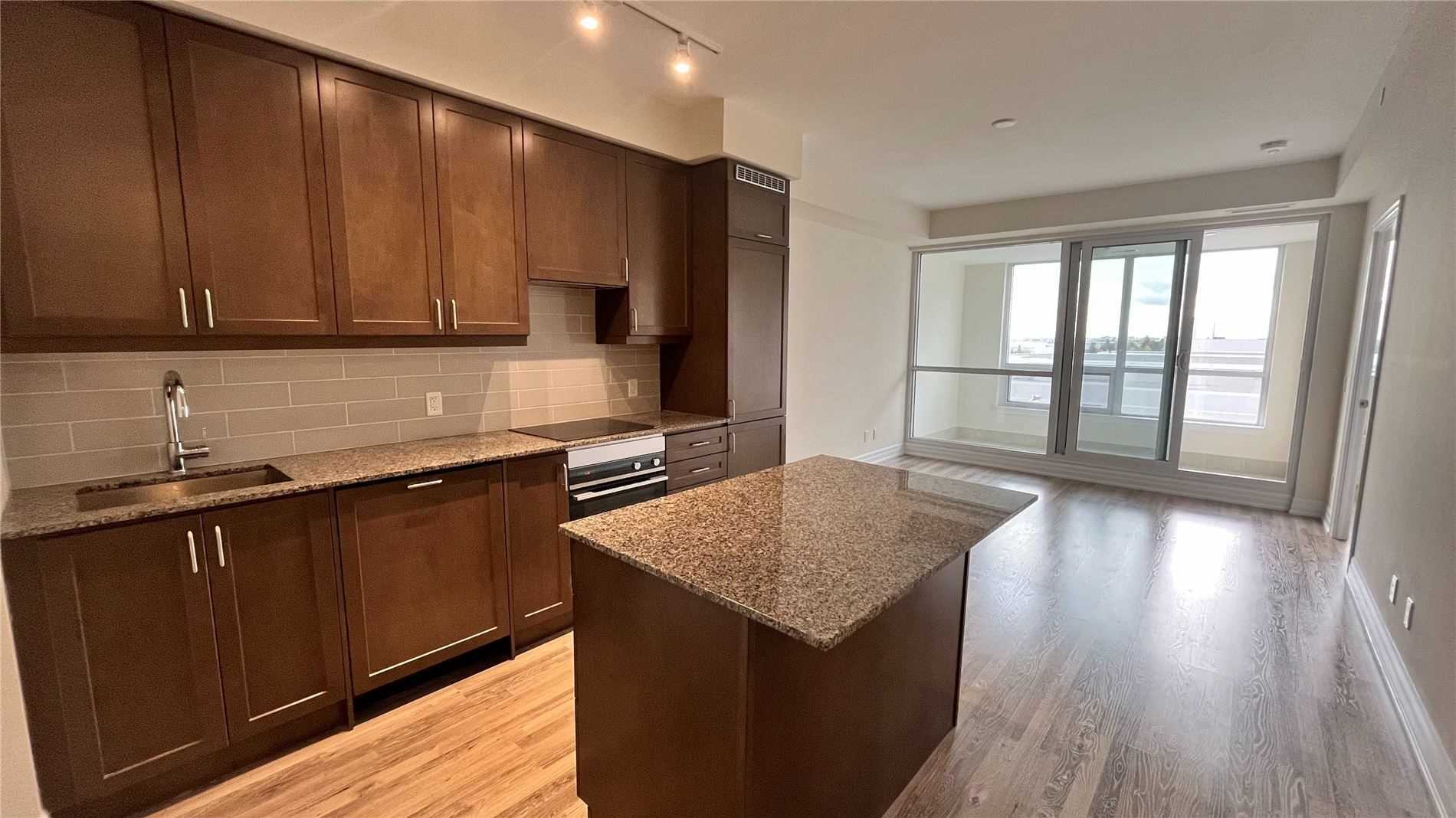 9075 Jane St, #407