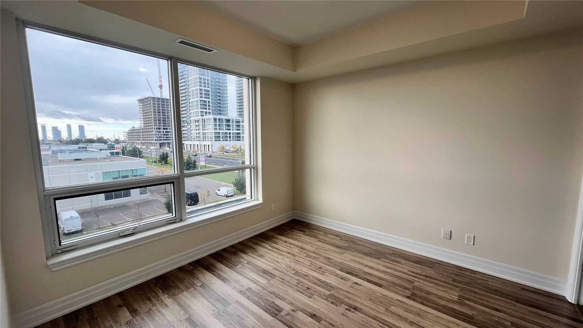 9075 Jane St, #407