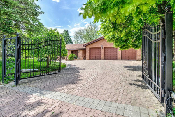 708 Woodland Acres Cres, Vaughan