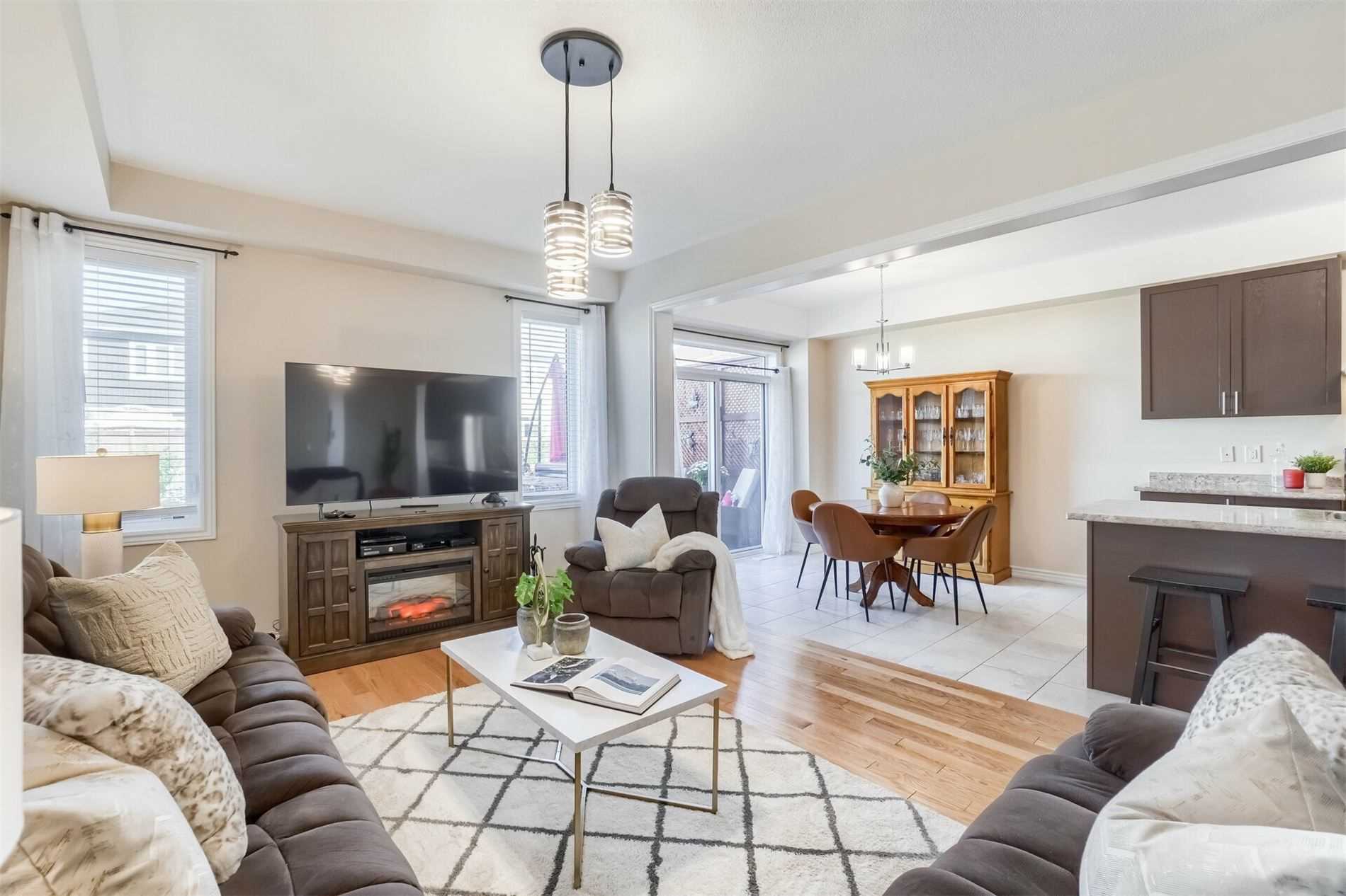 8 Hutton Cres