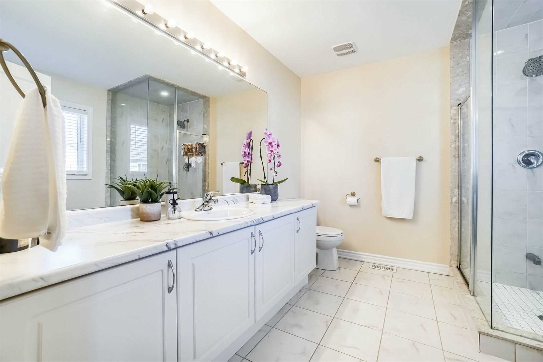 8 Hutton Cres
