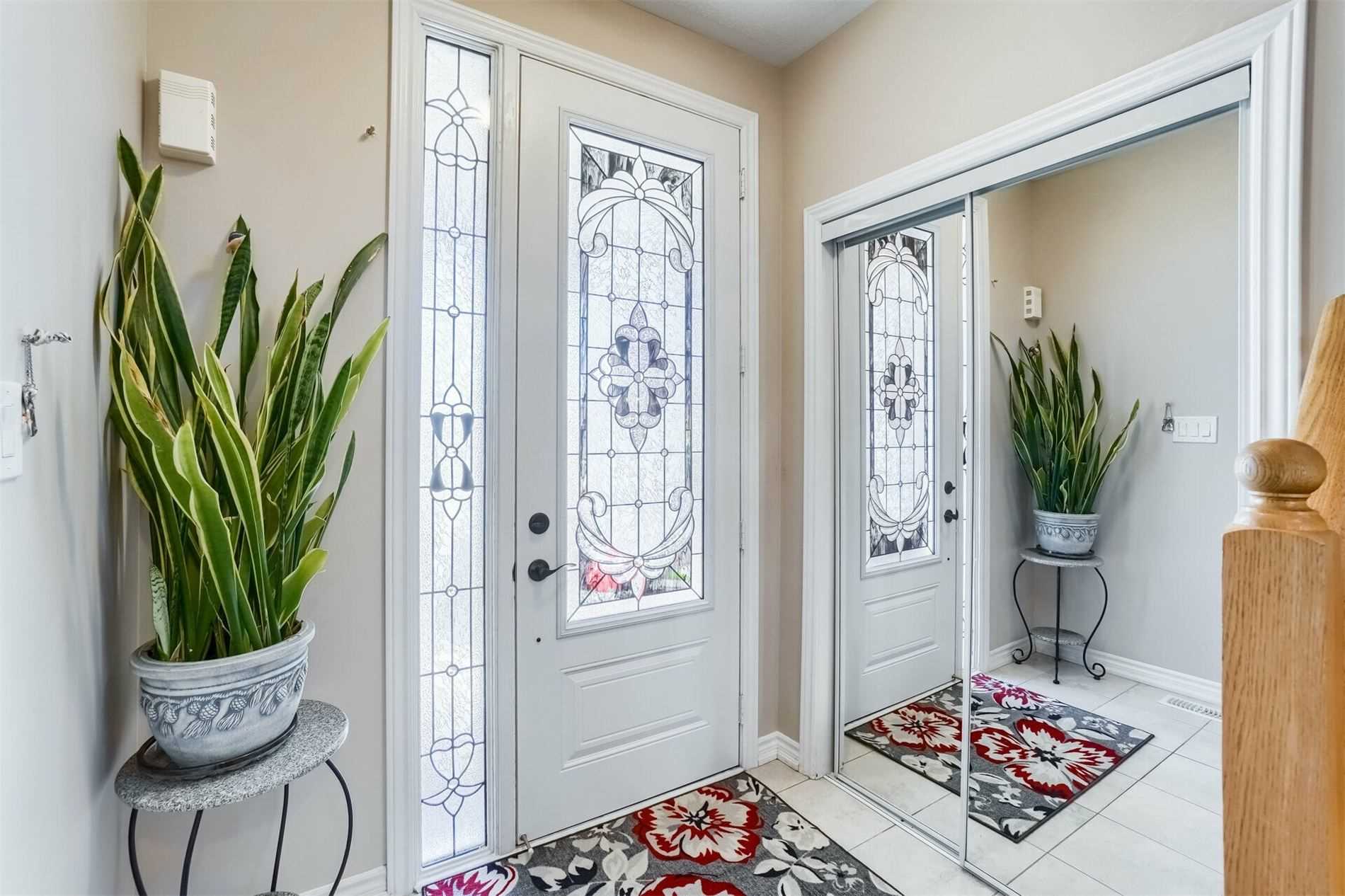 8 Hutton Cres