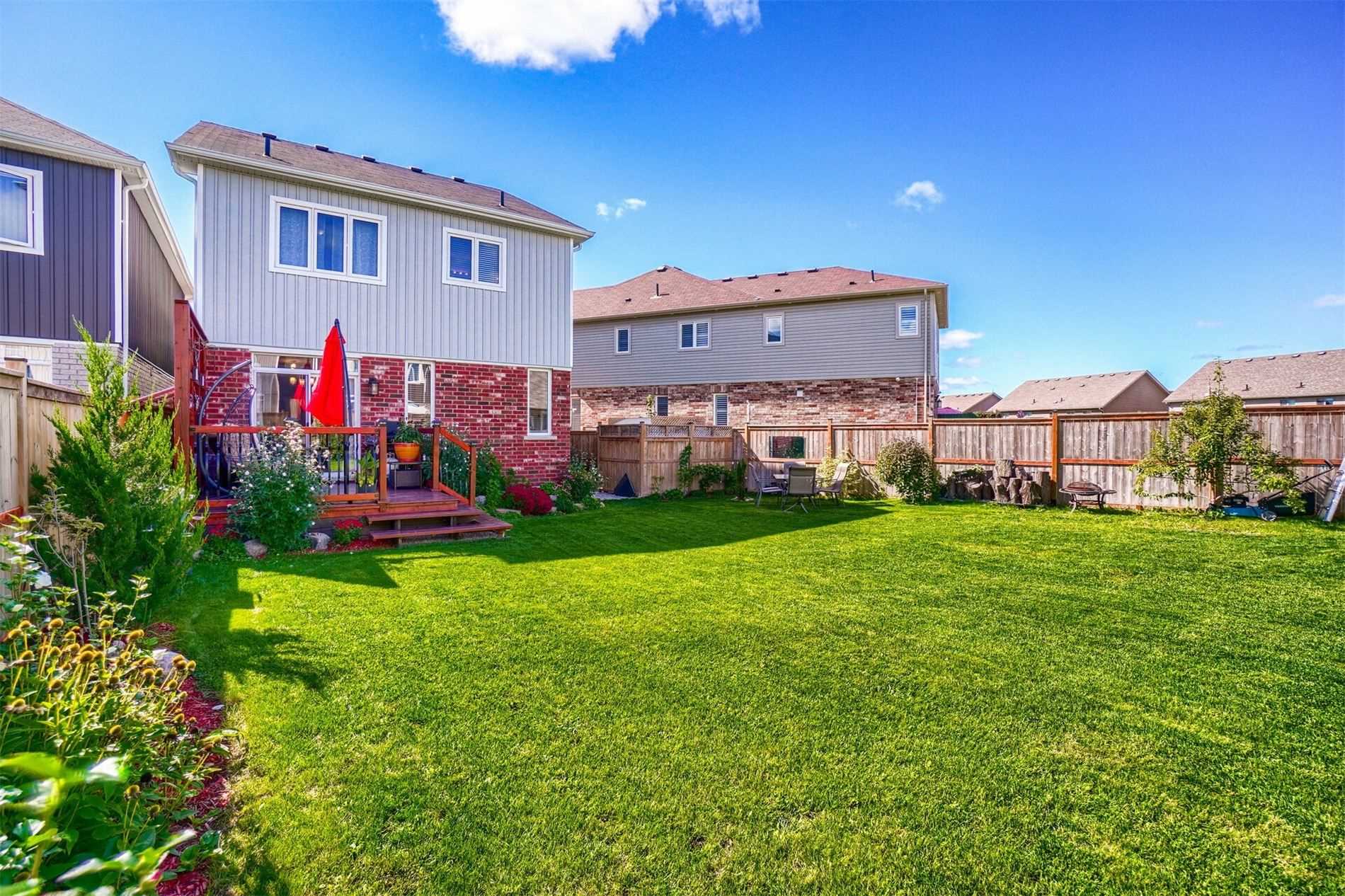 8 Hutton Cres
