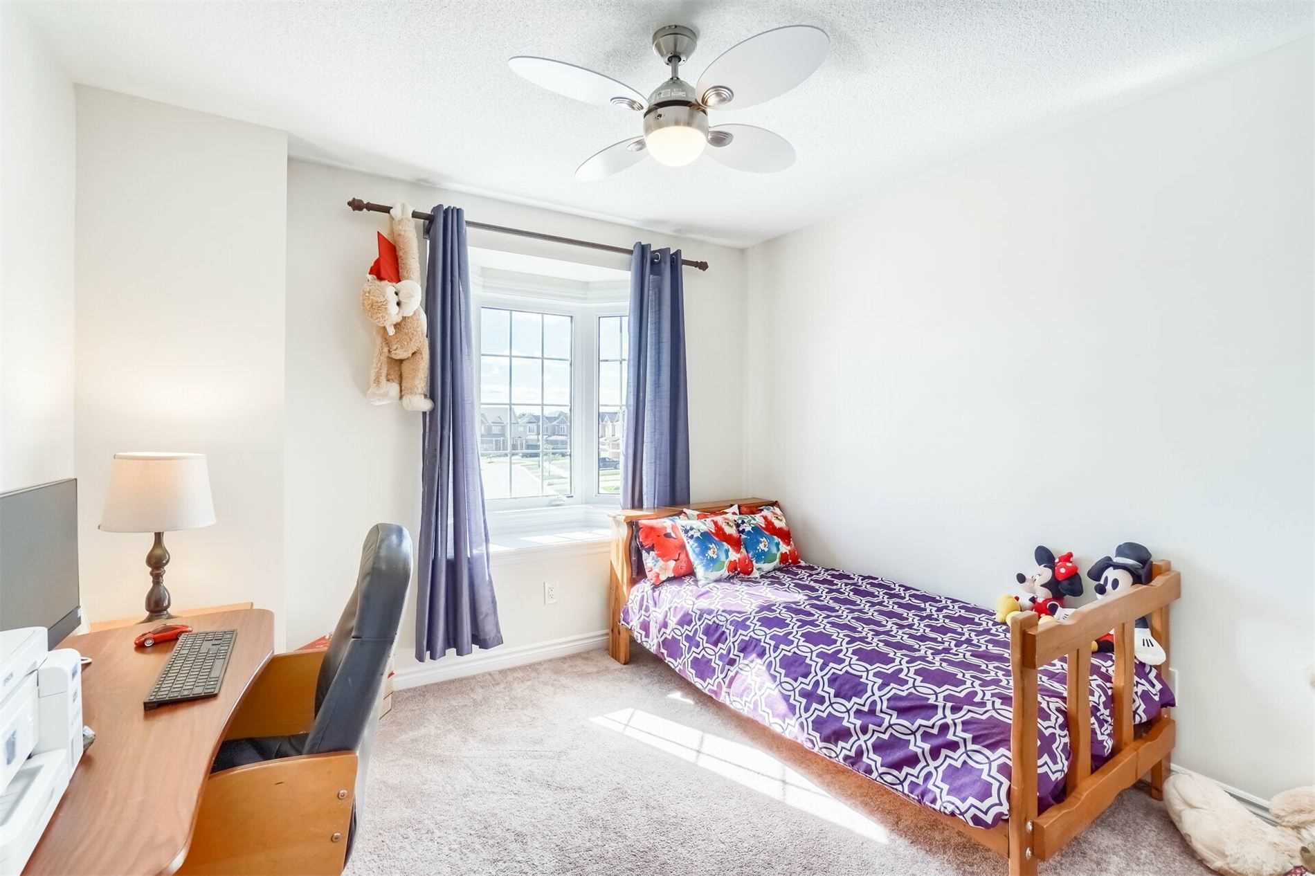 8 Hutton Cres