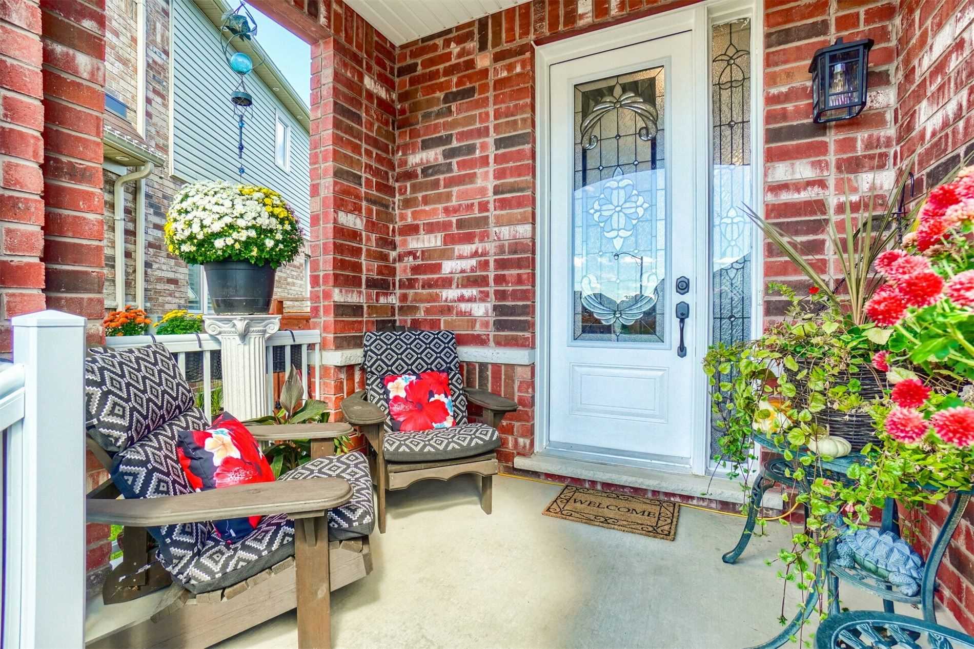 8 Hutton Cres