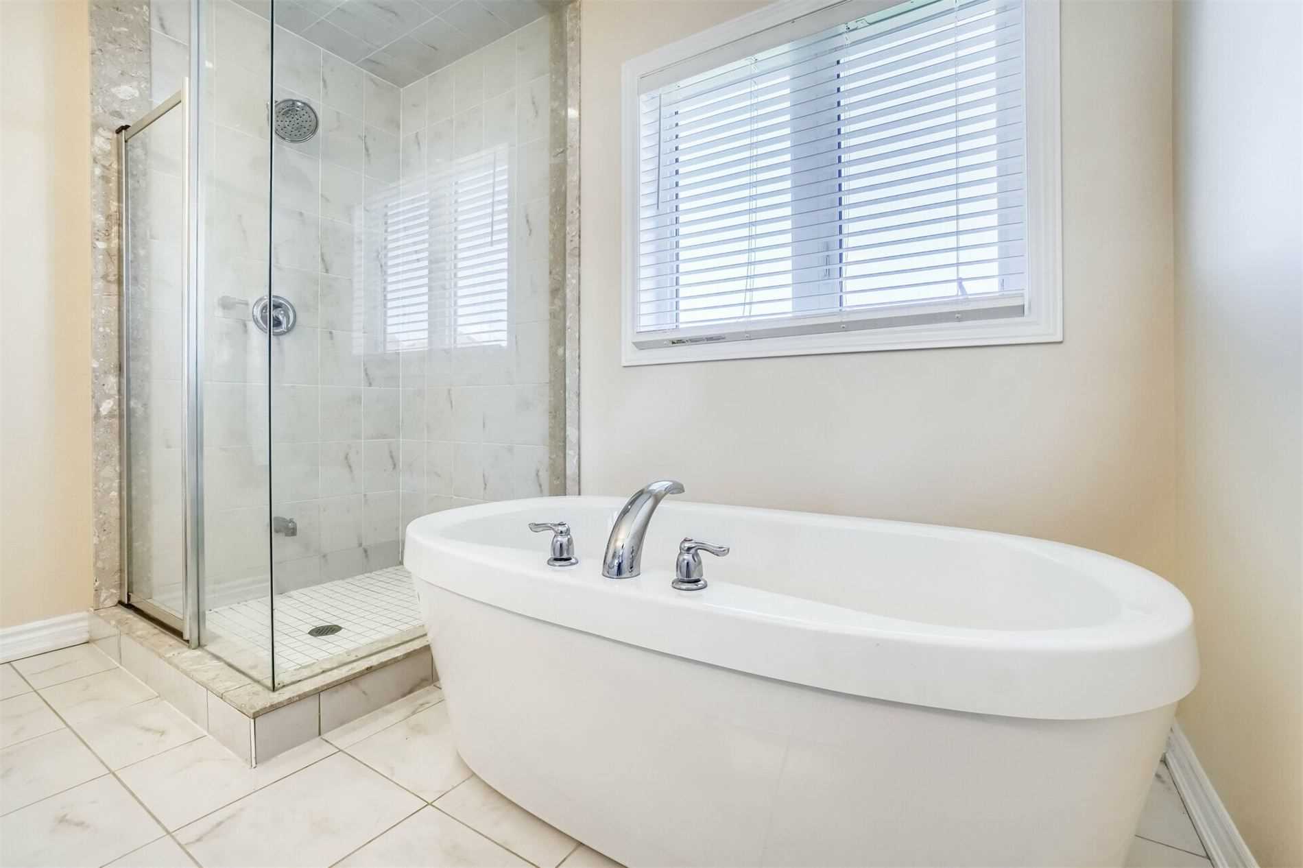 8 Hutton Cres