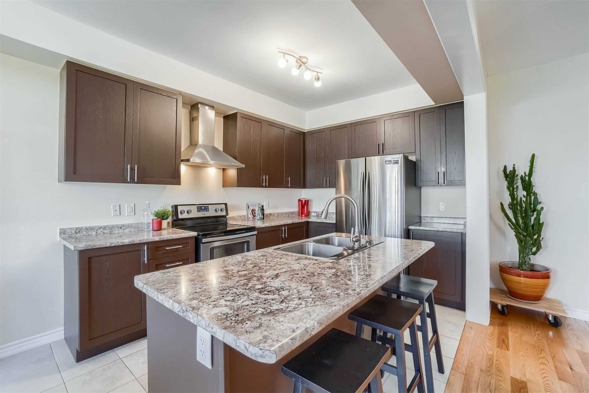 8 Hutton Cres