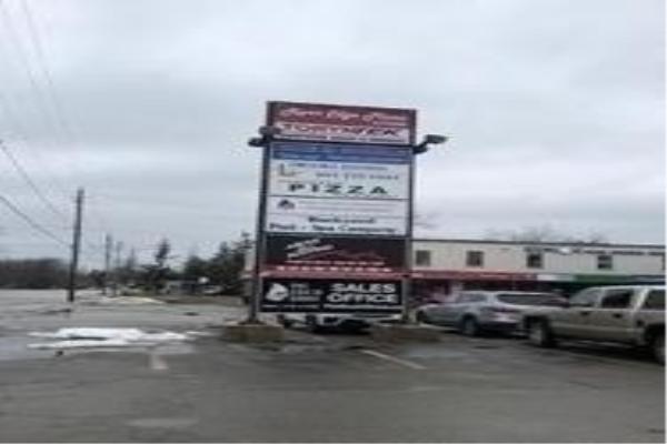 213 The Queensway Ave S, Georgina
