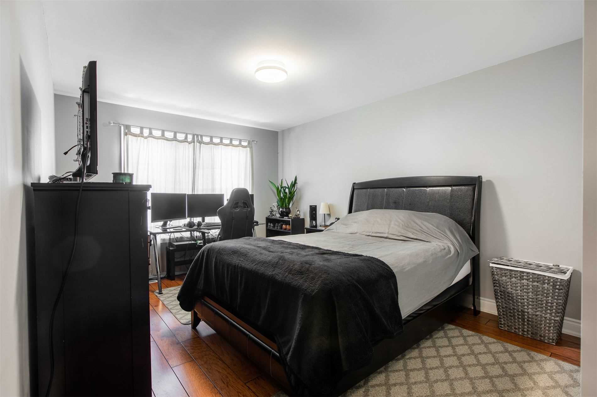 31 Weir St
