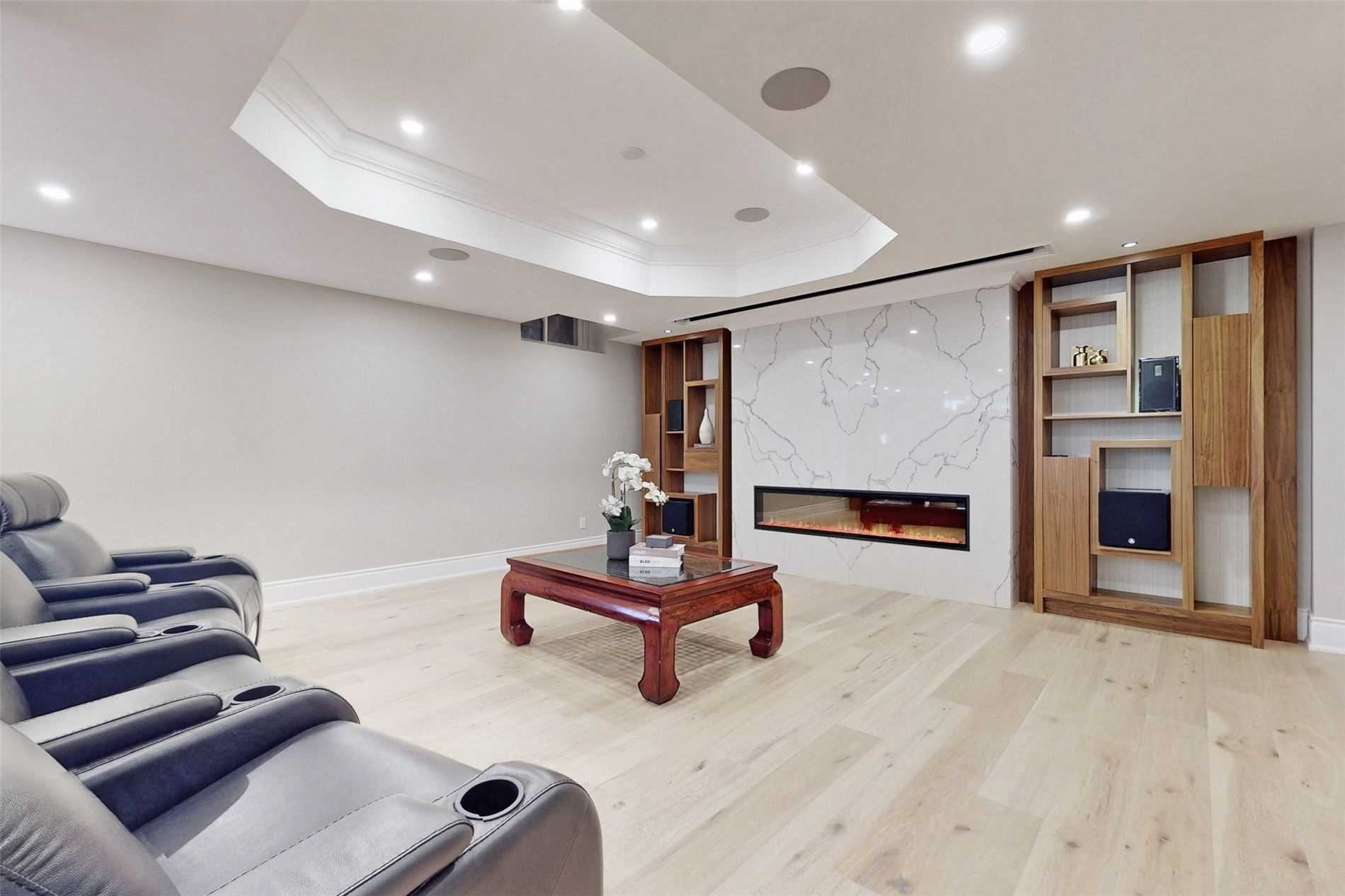 98 Carisbrooke Circ