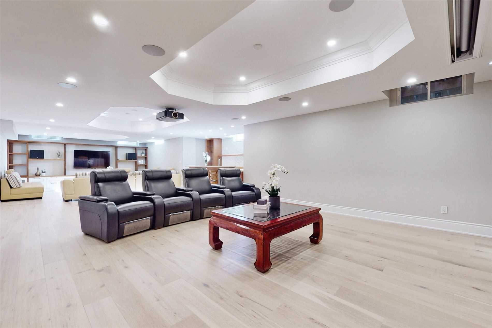 98 Carisbrooke Circ