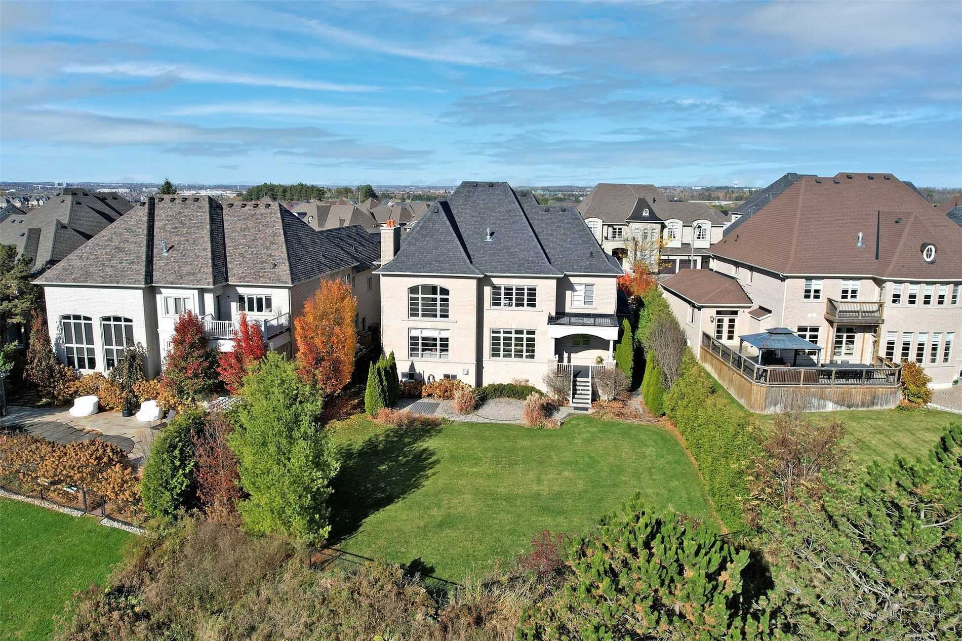 98 Carisbrooke Circ