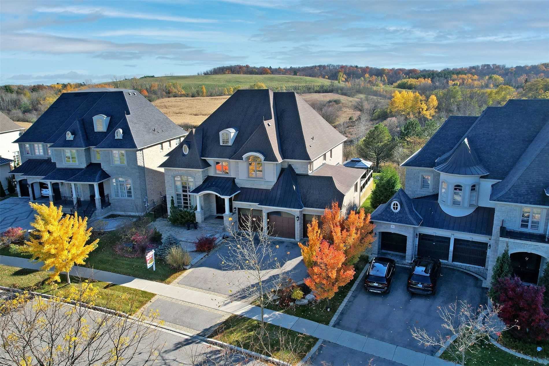 98 Carisbrooke Circ