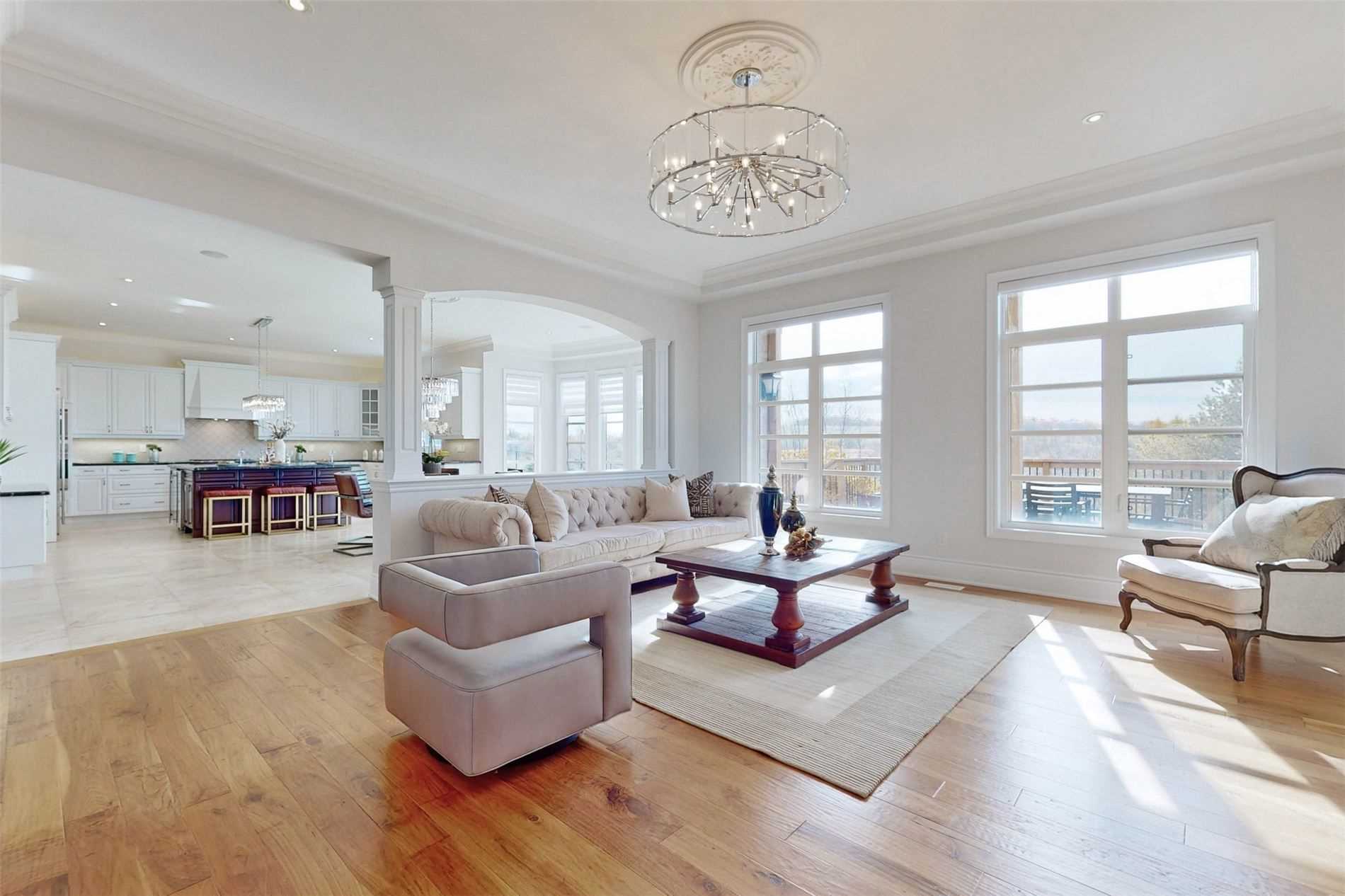 98 Carisbrooke Circ