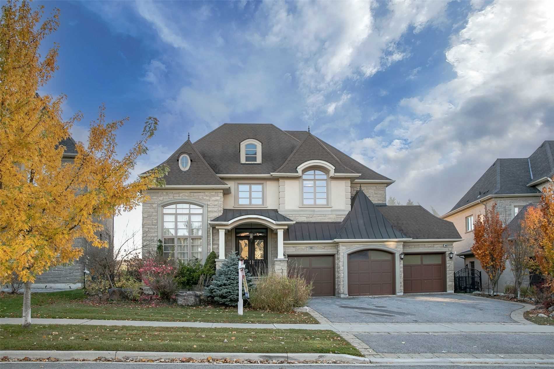 98 Carisbrooke Circ