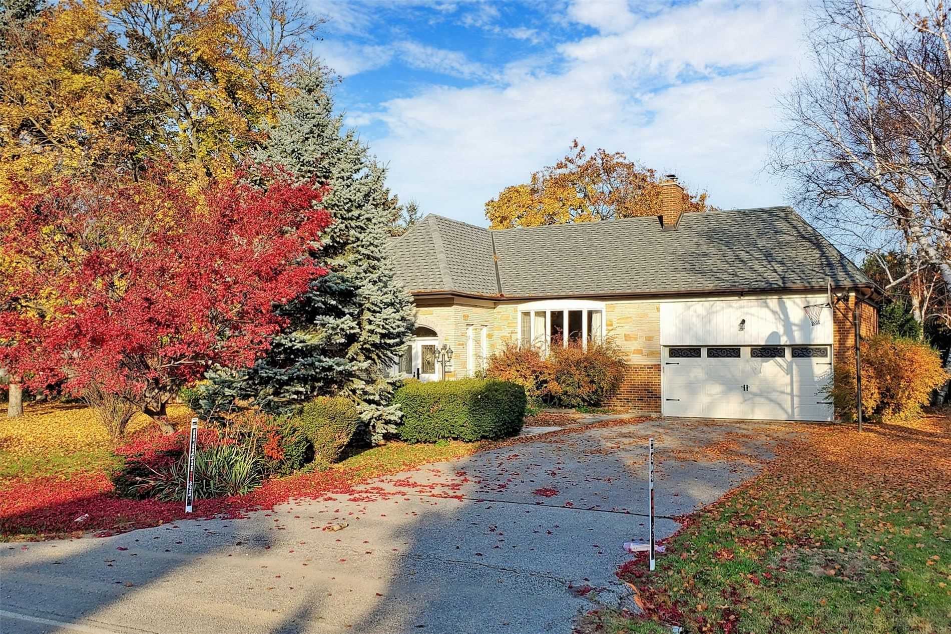 25 Oakcrest Avenue