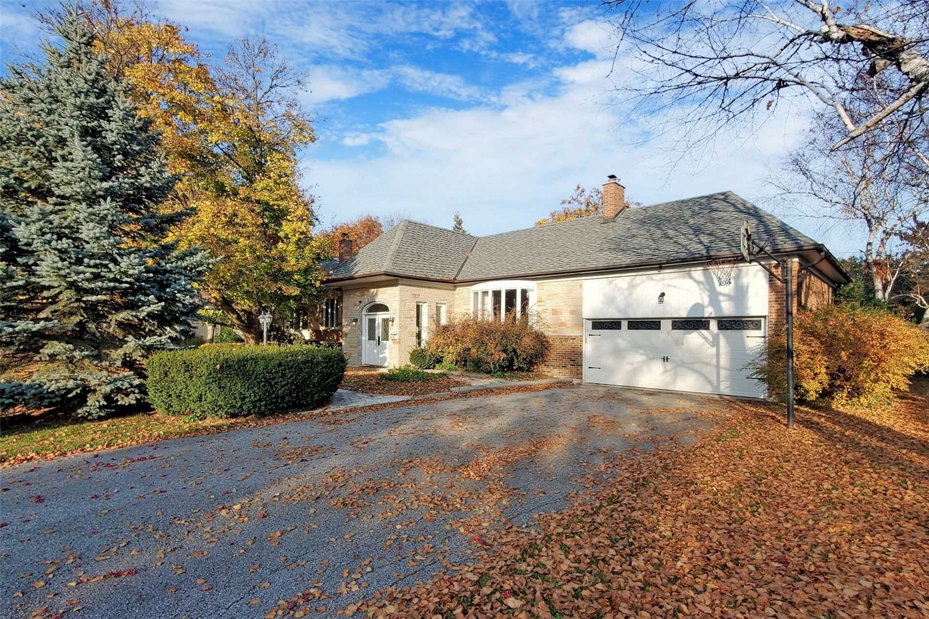 25 Oakcrest Avenue