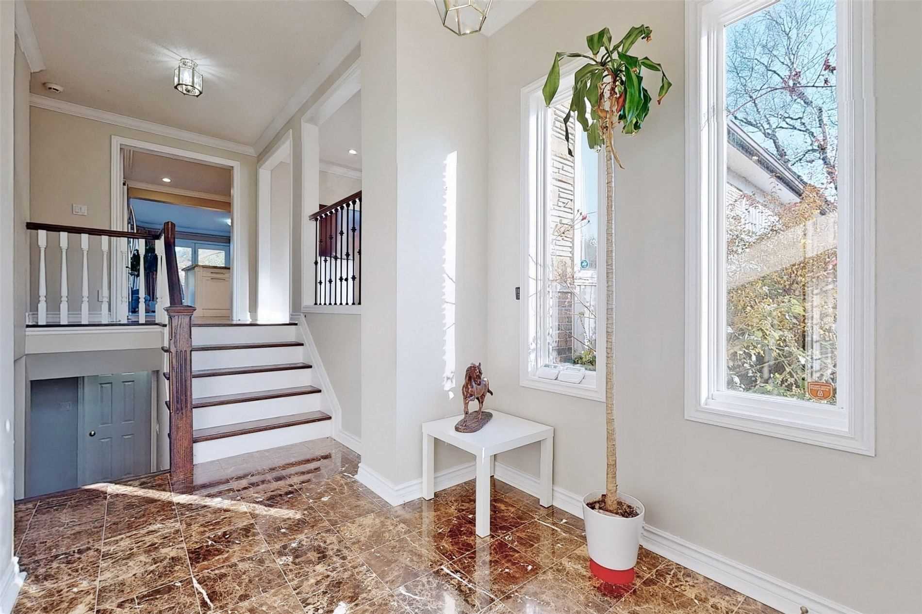 25 Oakcrest Avenue