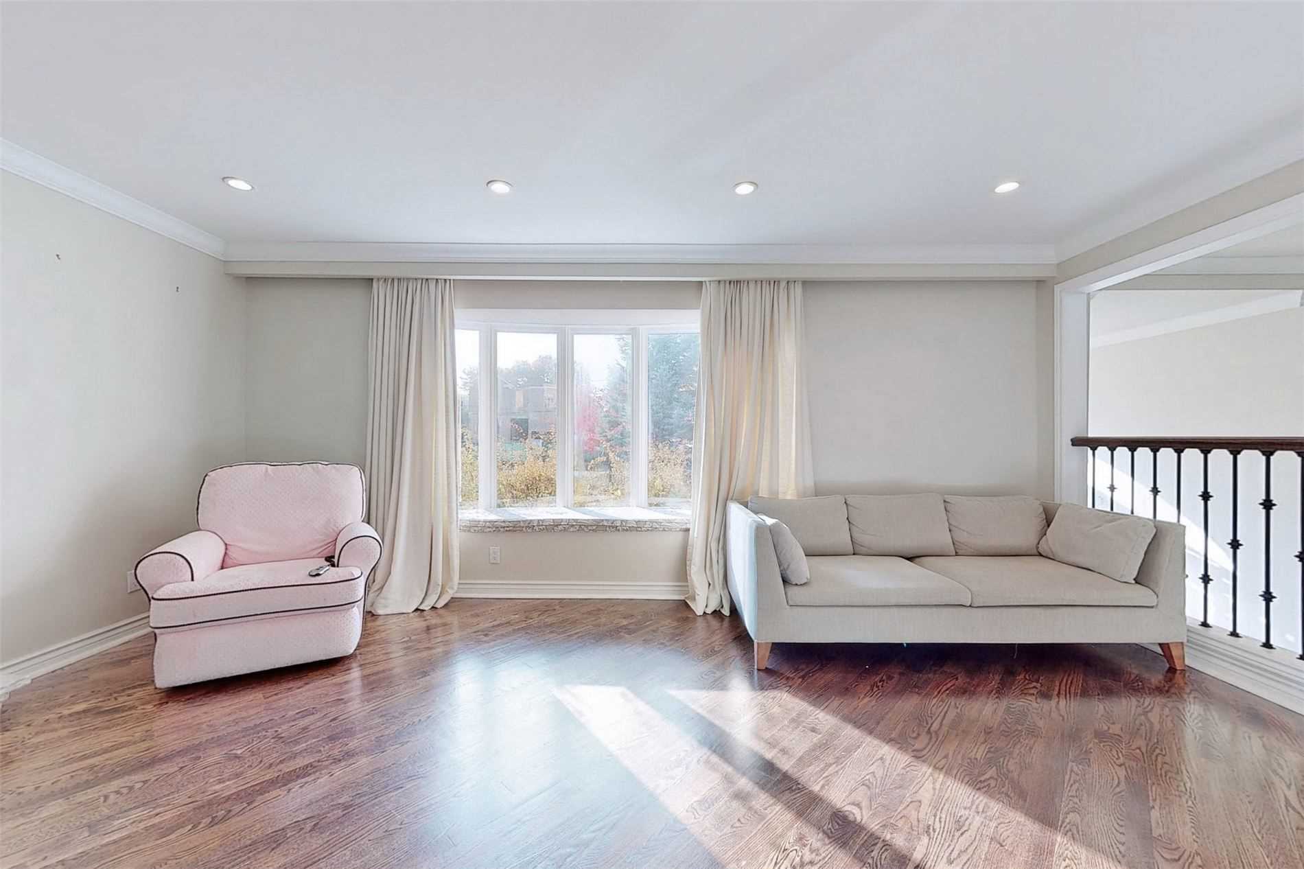 25 Oakcrest Avenue