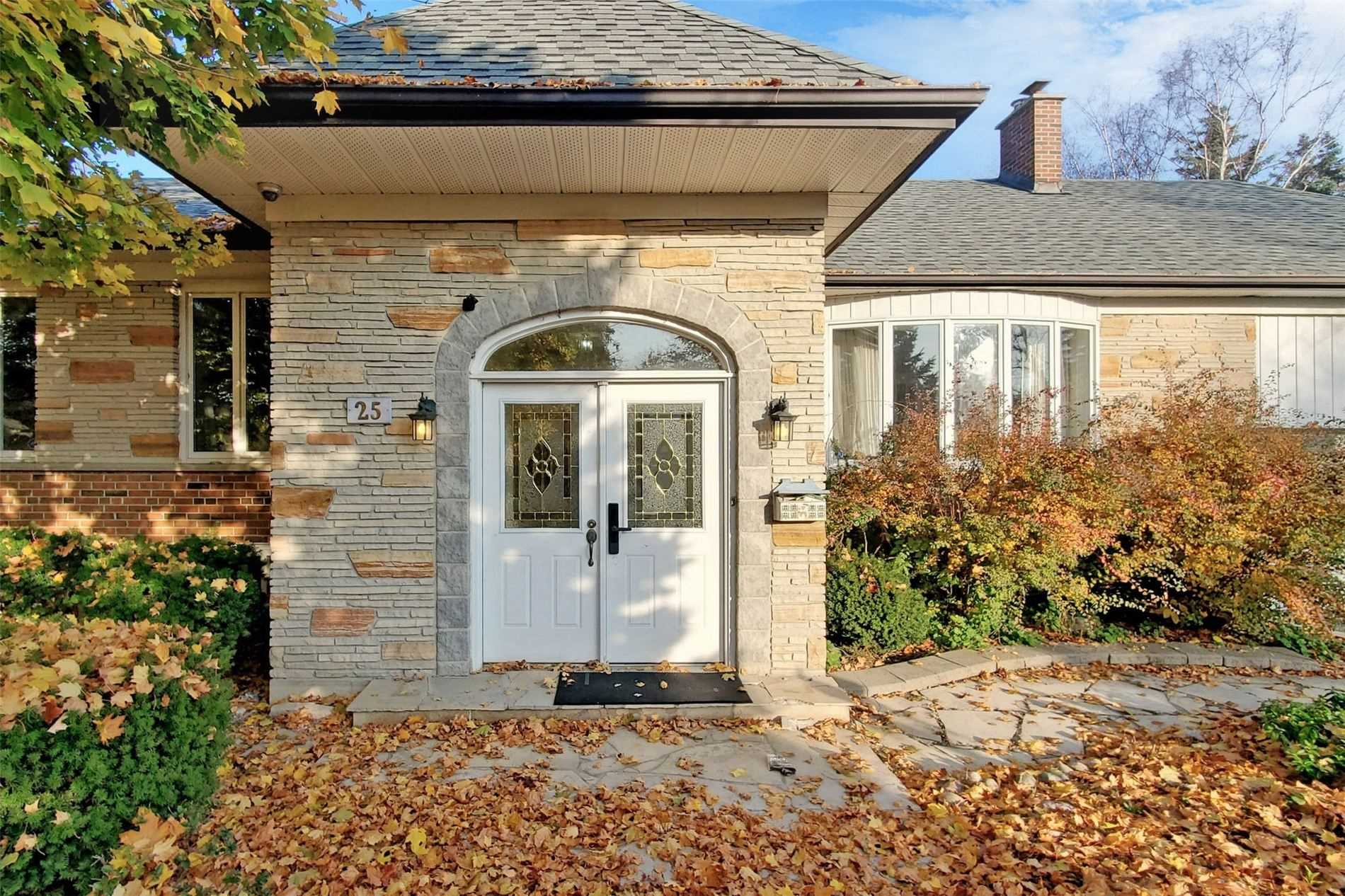 25 Oakcrest Avenue