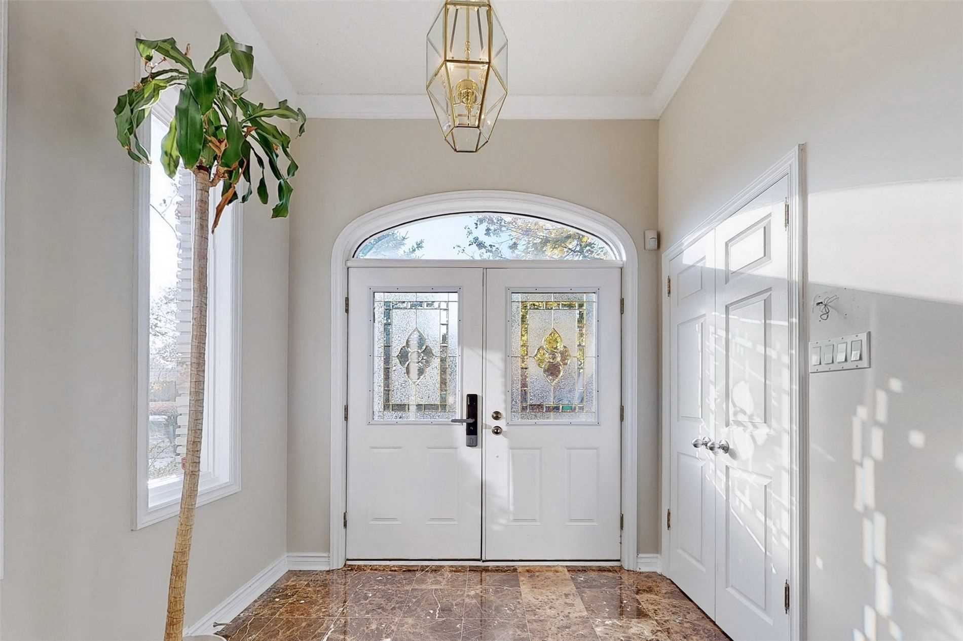 25 Oakcrest Avenue