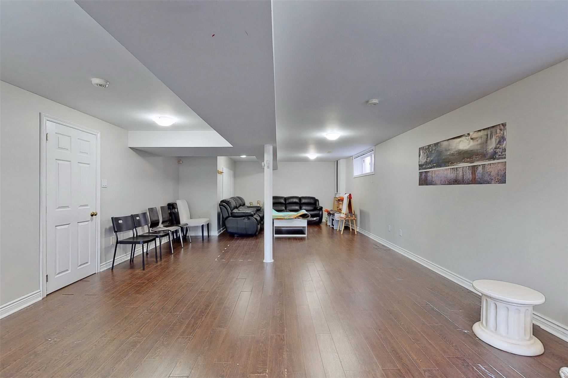 25 Oakcrest Avenue