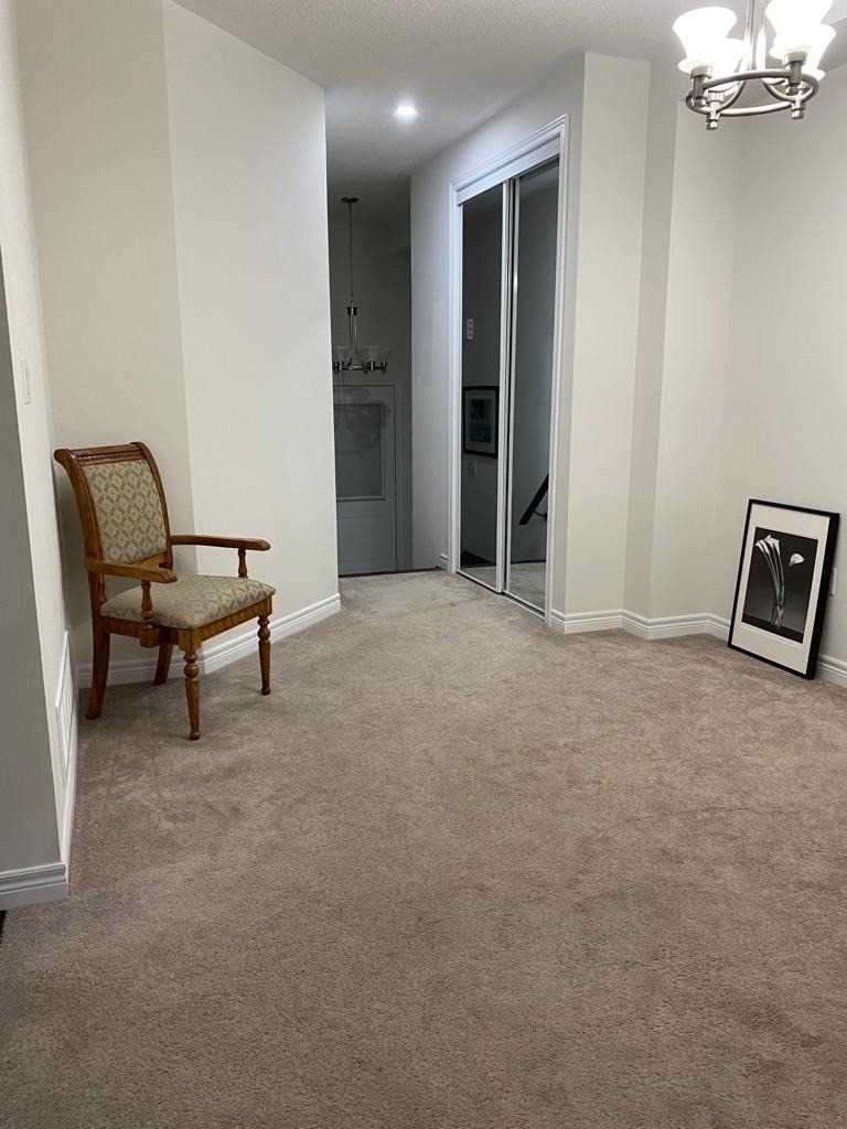 28 Hoard Ave N