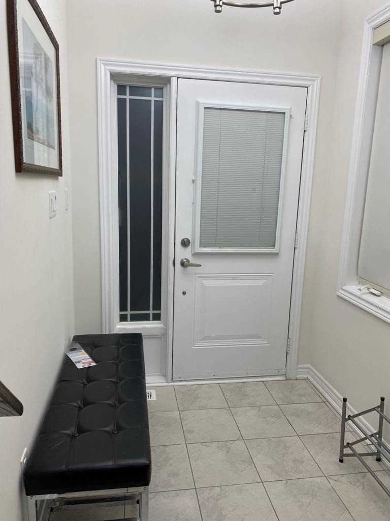 28 Hoard Ave N