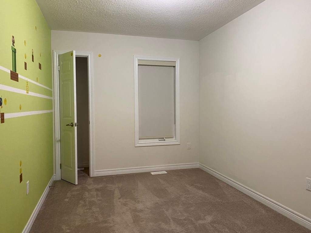 28 Hoard Ave N