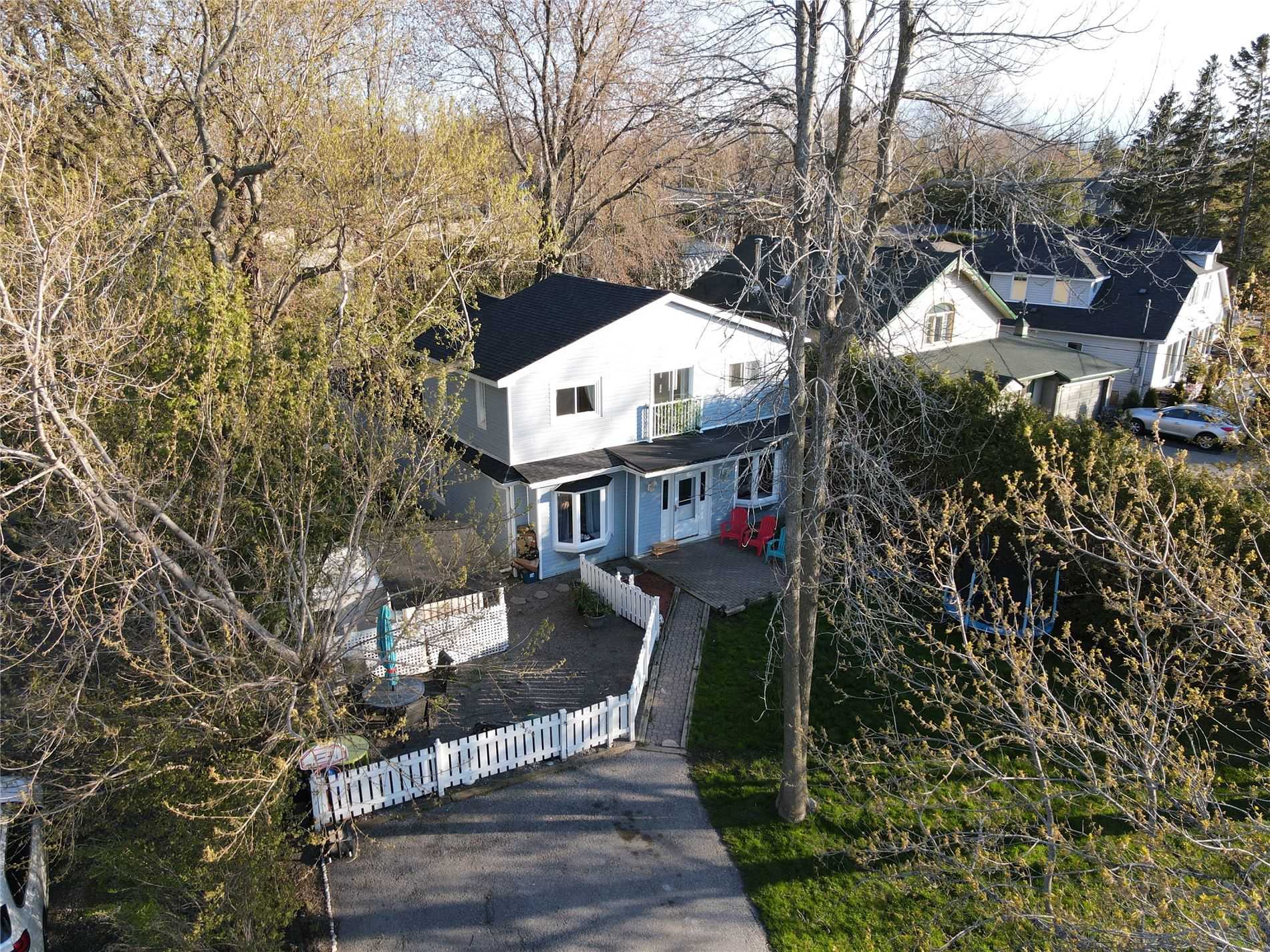 433 Lake Dr E