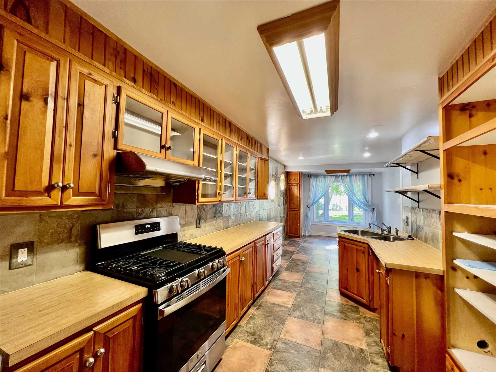 433 Lake Dr E