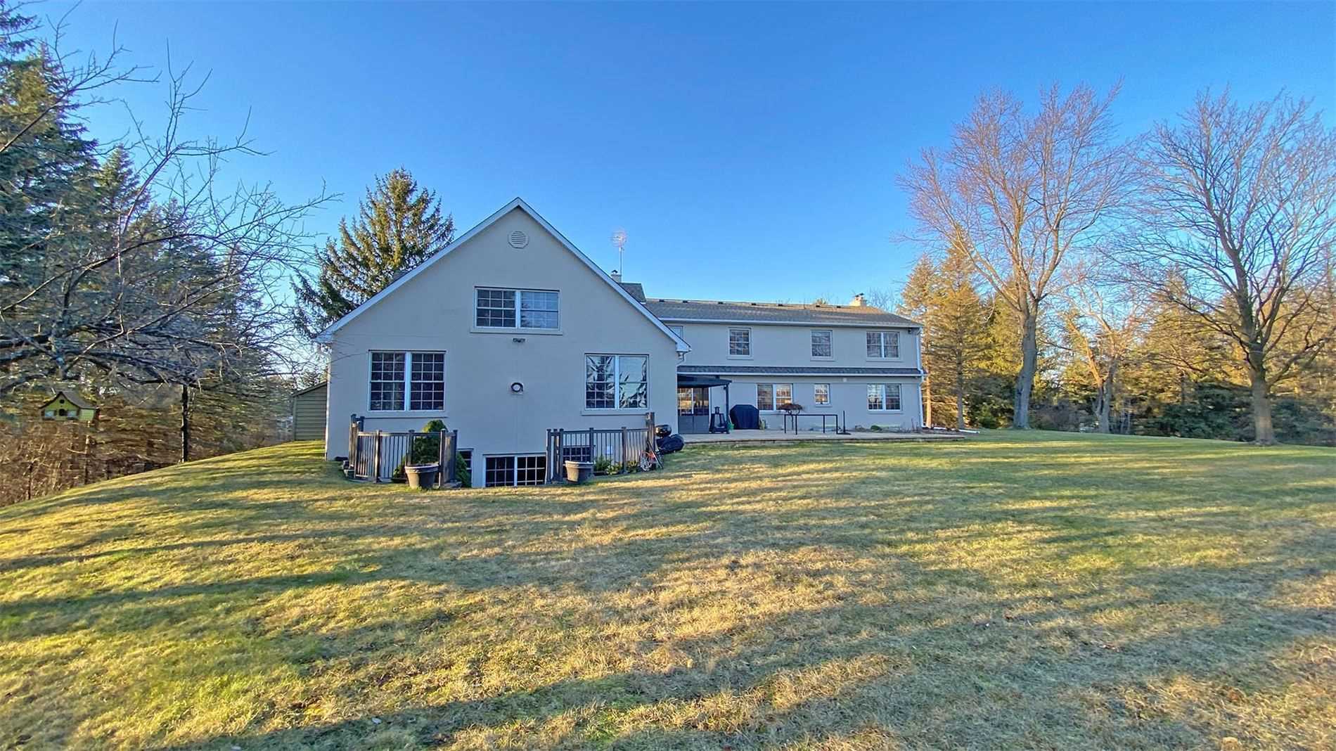 1 Blue Grass Dr