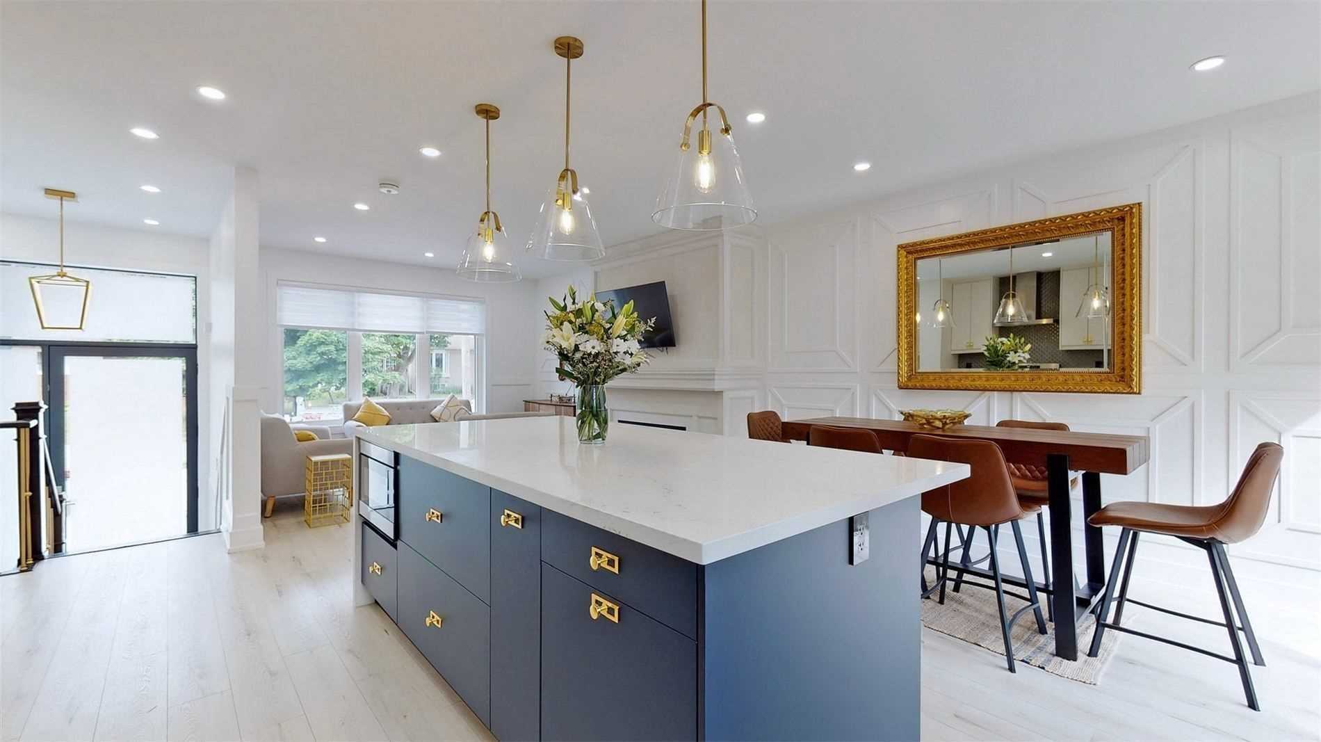 111 Evahill Cres