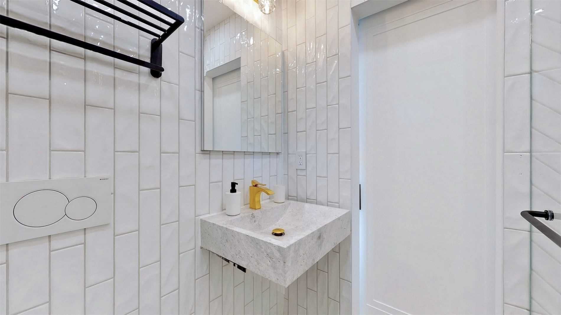 111 Evahill Cres