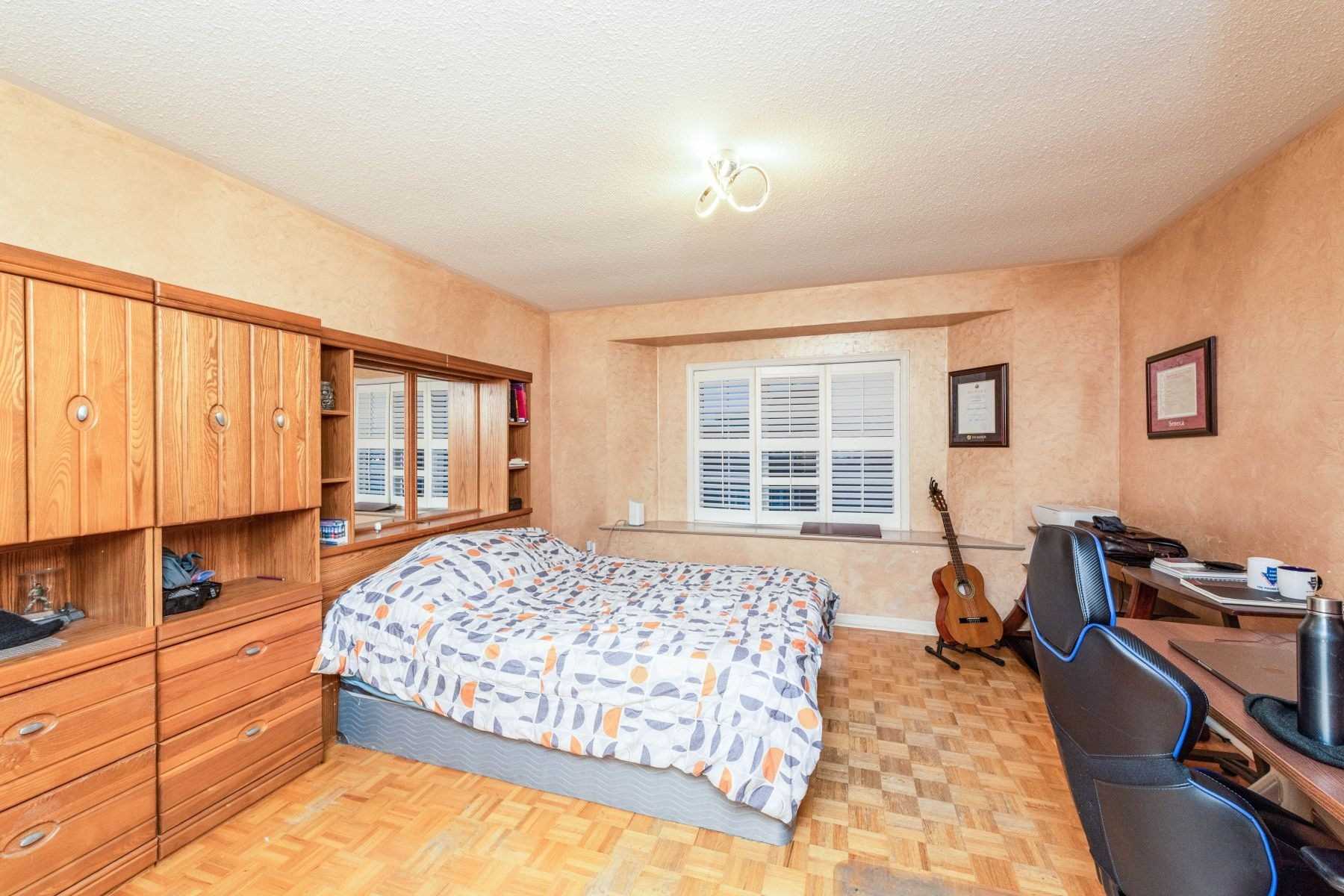 97 Pinedale Gate