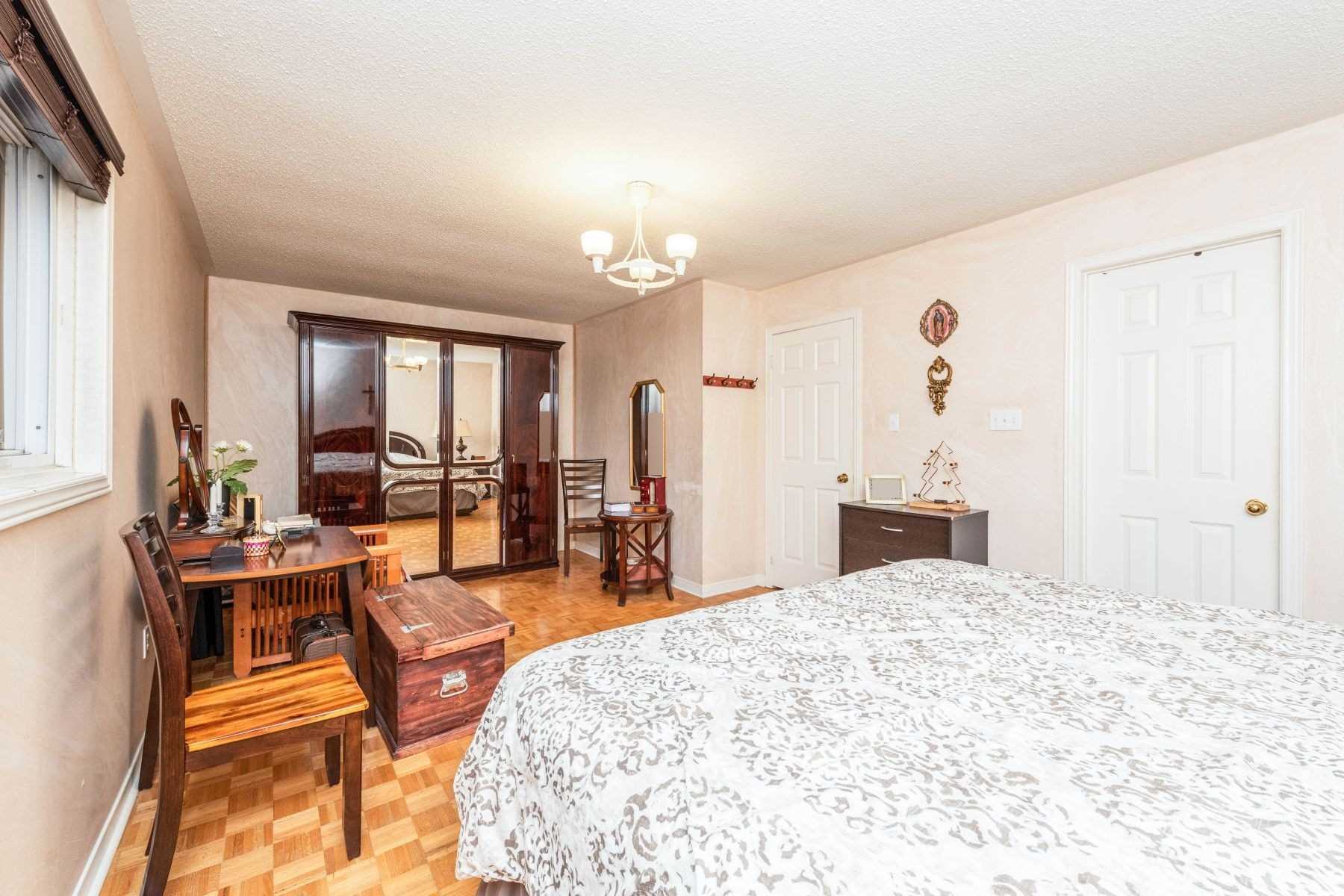 97 Pinedale Gate